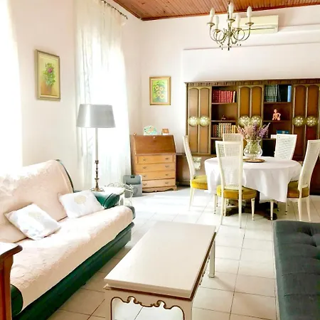 Rue Joseph Cabrit 아파트