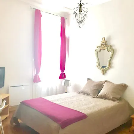 Rue Joseph Cabrit 아파트